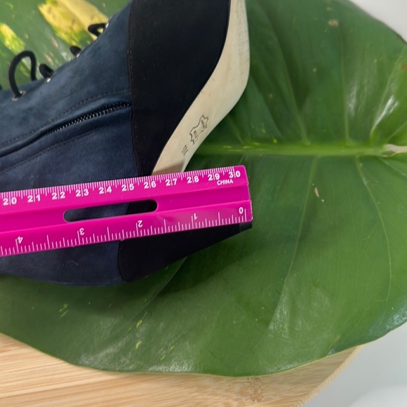 Tory Burch booties with beautiful embroidery size 5 blue - Picture 7 of 11